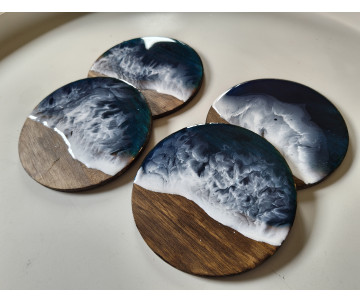 Posavasos madera decoración olas en resina